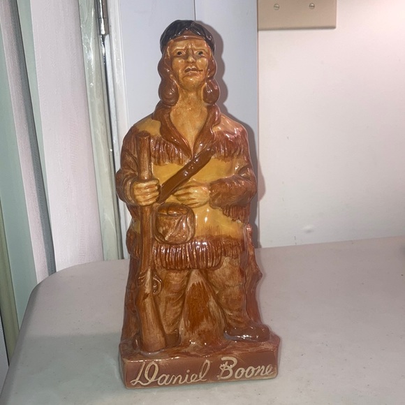 Daniel Boone Liquor Decanter, Made in Japan, 10" Tall - Picture 1 of 7
